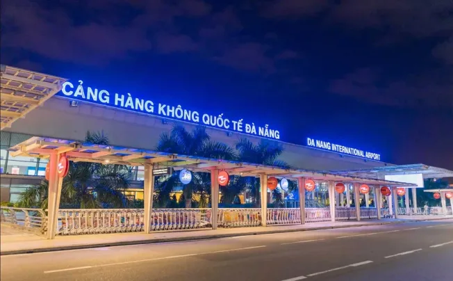 Sảnh đến sân bay Đà Nẵng buổi tối